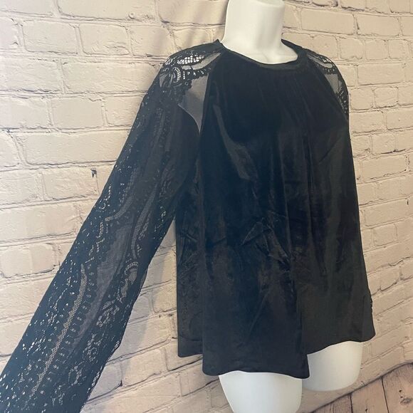 Gorgeous black velvet and lace top NWT size L - Picture 5 of 10